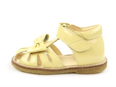 Angulus mellow yellow sandal with lacquer and bow